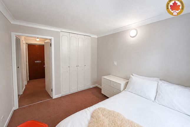 61 Homebeech House, Woking photo 5