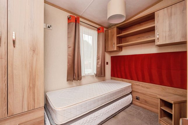 6, Swanbridge Mobile Park Home, London Road, Dorchester photo 4