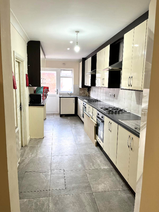Greenland Crescent, Southall photo 5