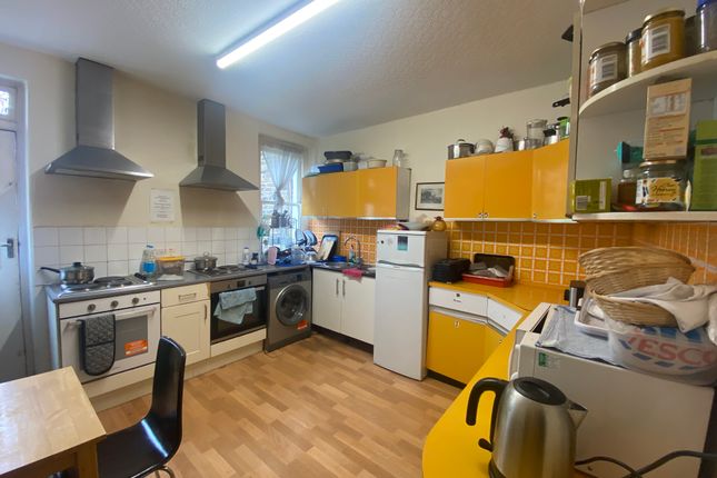 Room 7-44, Stapleton Hall Road, London photo 4