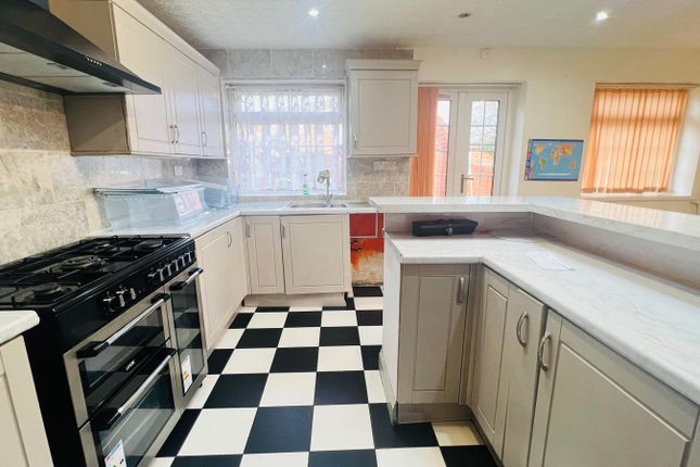 9, Dunsmore Road, Luton photo 3