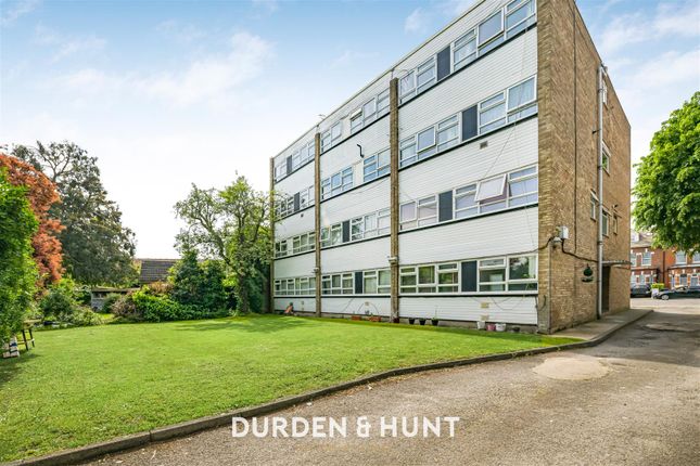Thumbnail Flat for sale in Cambridge Road, Wanstead