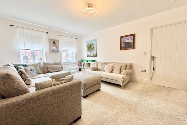 1, Birch Close, Leeds photo 3