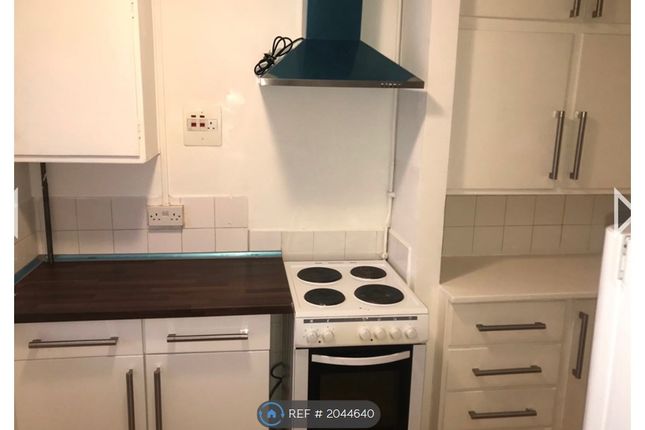 Room to rent in Downbarton House, London