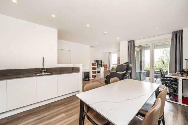Flat 2 Lush House, 12, Cornforth Lane, London photo 4
