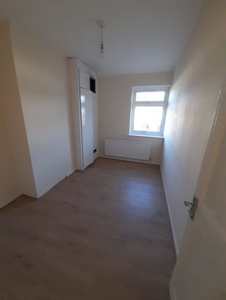 19, Denny Gardens, Dagenham photo 4