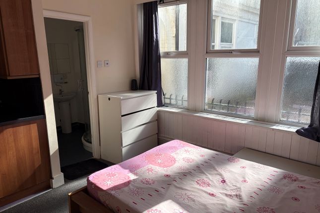 61, Rollins  Street, South Bermondsey London photo 3