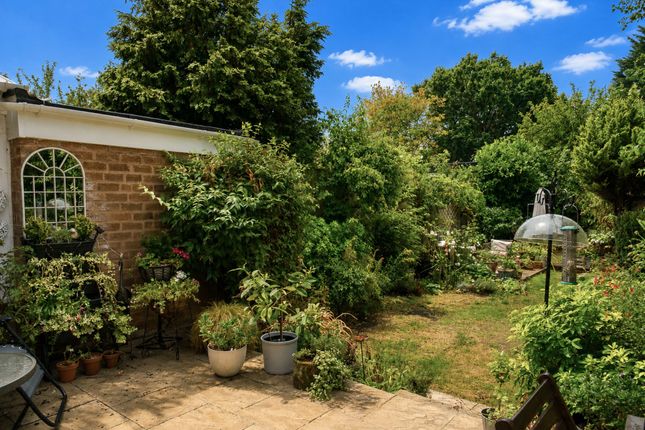 23 Stuarts Drive, Birmingham photo 4