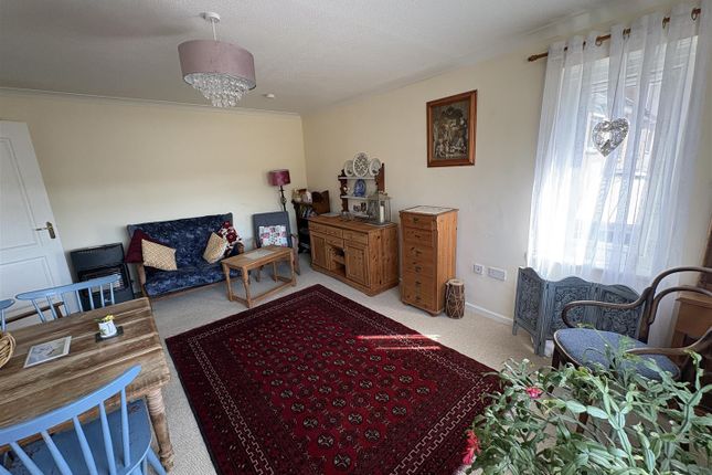 25B, Hillcrest Road, Weymouth photo 2