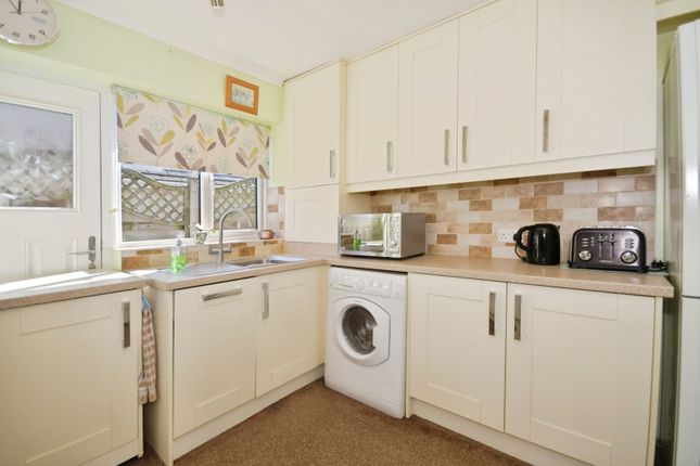 35, Milldale Avenue, Derbyshire photo 4