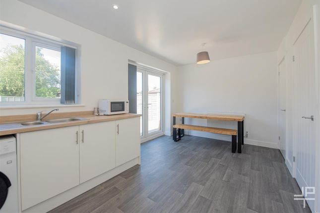 8A, Maple Avenue, Warrington photo 4