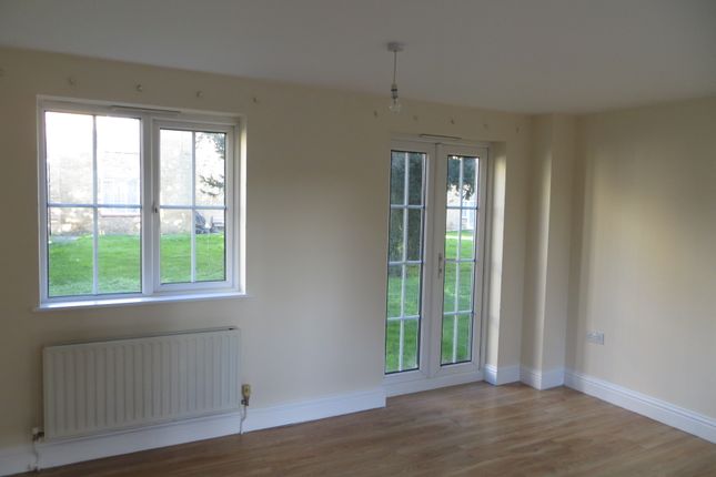 27, Tower Court, Ely photo 5
