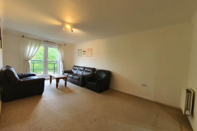 Flat to rent in Aveley House, Reading