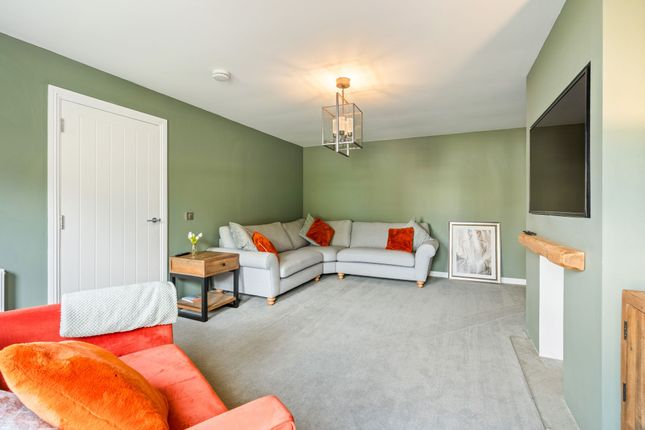 5 Woodthorpe Gardens, Bathgate photo 4