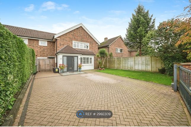 The Roundway, Claygate, Esher photo 2