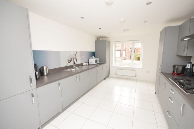 48, Bartlett Avenue, Farnham photo 3