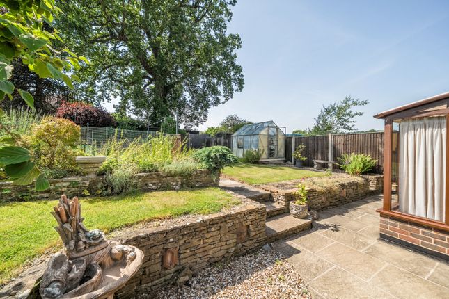 5, Fowlers Croft, Compton, Guildford photo 3
