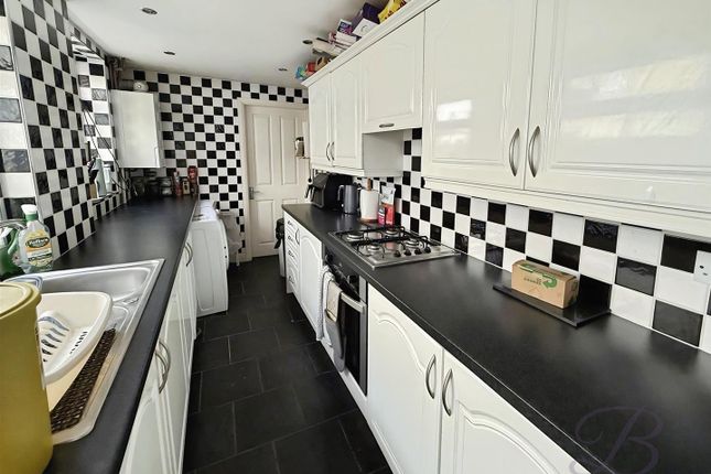 16, Vere Avenue, Sutton-In-Ashfield photo 2