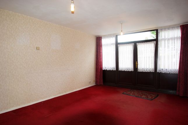 39, Woodman Path, London photo 4