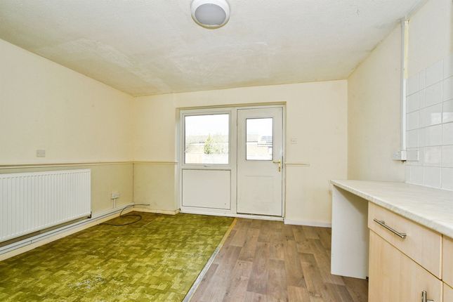 56, Kennedy Drive, Swindon photo 4