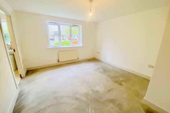 Flat for sale in Oxford Avenue, Hayes