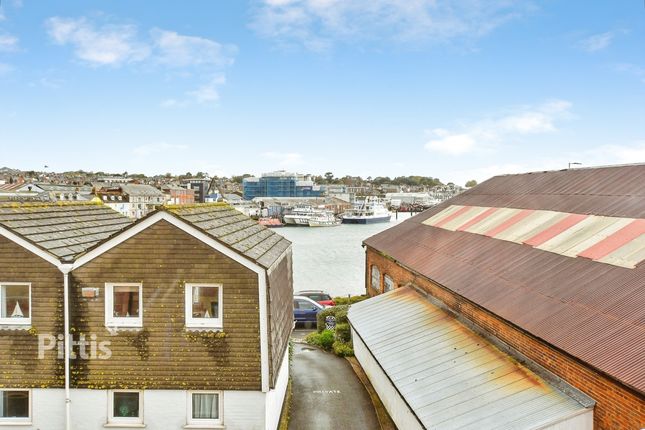 Flat 4, Buckland Court, 3 Castle Street, East Cowes photo 3