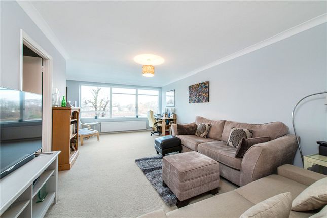 Flat to rent in River House, 23 The Terrace, Barnes, London