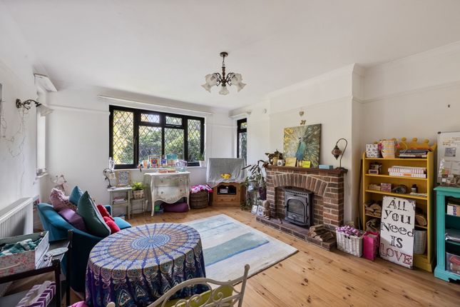 18 Woodland Way, Brighton photo 4