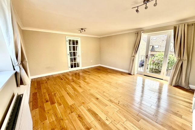 Flat 11, Farriers Court, Waine Rush View, WITNEY photo 5