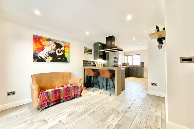 1 Fitzherbert Close, Stone photo 3