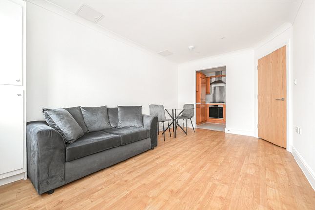 Flat 4 Michell House, 91, Heath Road, Twickenham photo 3