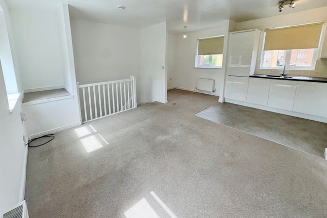 14, Riddles Court, Nottingham photo 3