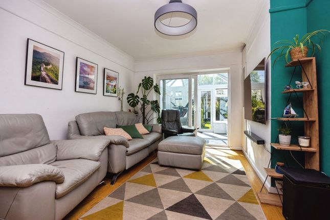27, Byrefield Road, Surrey photo 4