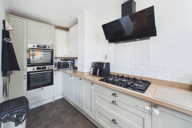 5, Titchfield Gardens, Paignton photo 3