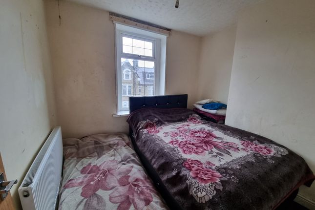 32 Bishop Street, Bradford photo 5