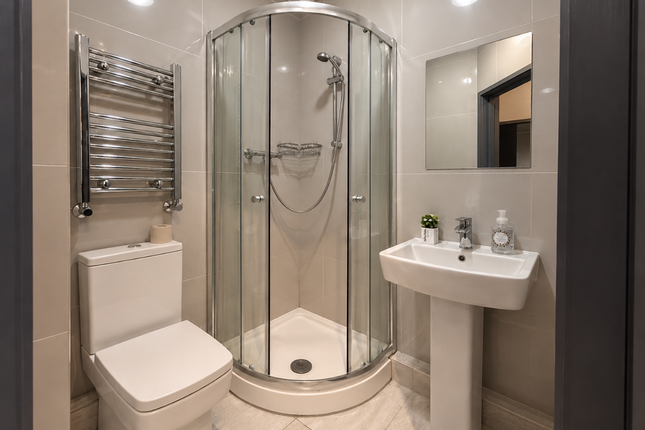 Flat 4, 308 Dollis Hill Lane, London photo 3