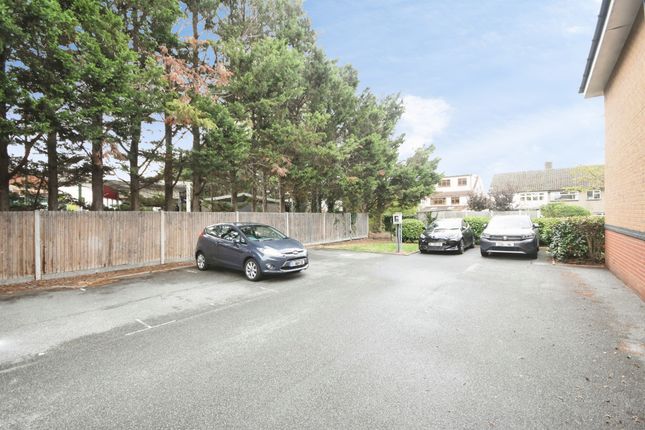 Warwick Close, Hornchurch photo 2