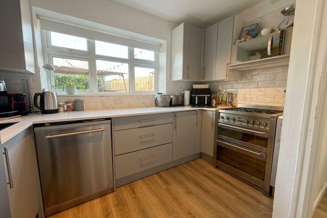 15 Manor Drive, Grantham photo 2