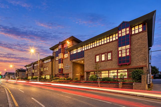 1-bed flat on Flat 16, Dalwood House, London Road, Romford, £1,350/mo