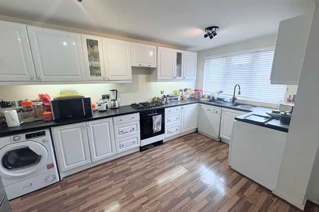 60, Newteswell Drive, Waltham Abbey photo 3