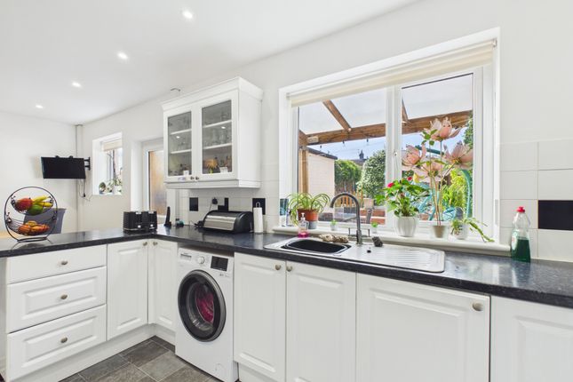 2, Hillside Crescent, Bridgwater photo 3