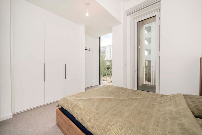 Apartment 101, Bouchon Point, 7, Cendal Crescent, London photo 4
