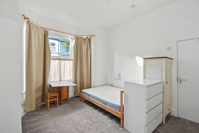 59 Upham Park Road, London photo 4