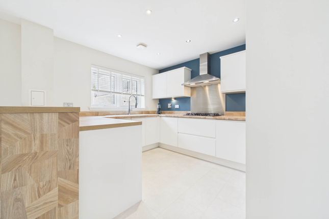 16, Binnie Crescent, Glasgow photo 4