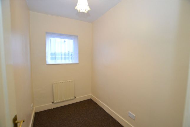 Flat to rent in Francis Road, Croydon
