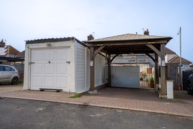 6 Axtane, Hook Green Road, Gravesend photo 4