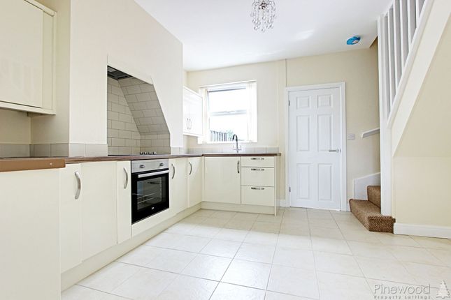 160 Manor Road, Chesterfield photo 3