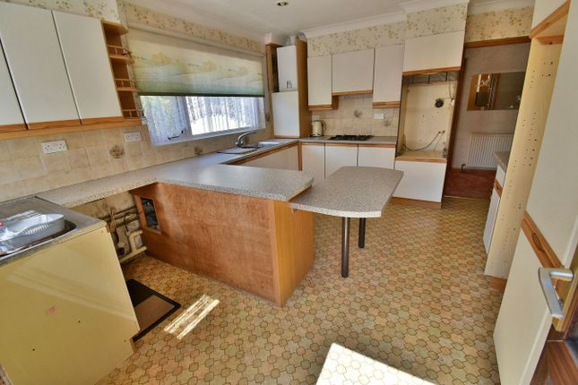 6, Birch Avenue, Ferndown photo 4