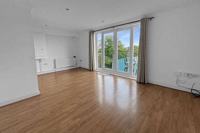 Flat 6, 284 Arctic Road, Cowes photo 2