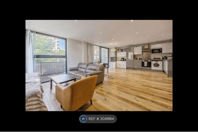 Flat, Admiral Court The Waldrons, Croydon photo 2